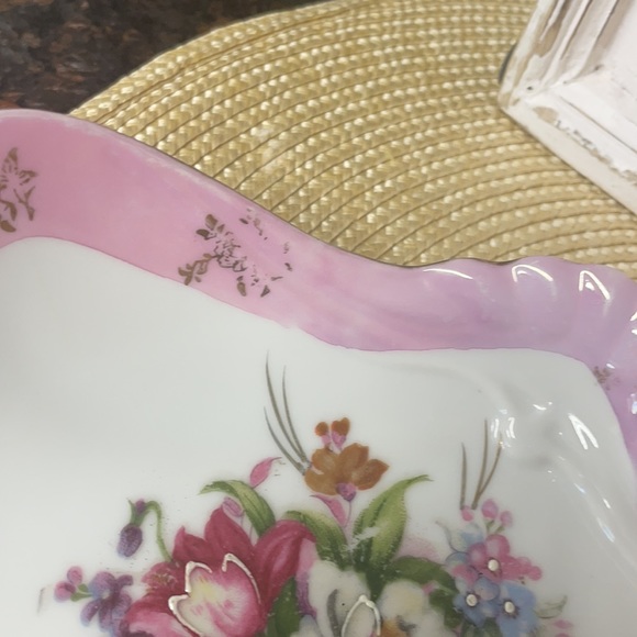 Vintage Porcelain Shell Shaped Candy Dish  Adorned w/Florals & Pink & Gold Trim - Picture 8 of 8